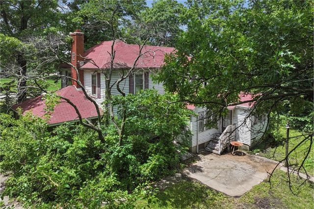 19411 S Ridgeview Road, Spring Hill, KS 66083