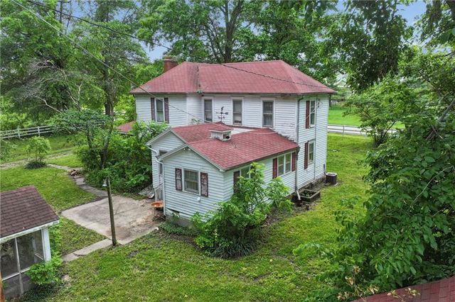 19411 S Ridgeview Road, Spring Hill, KS 66083