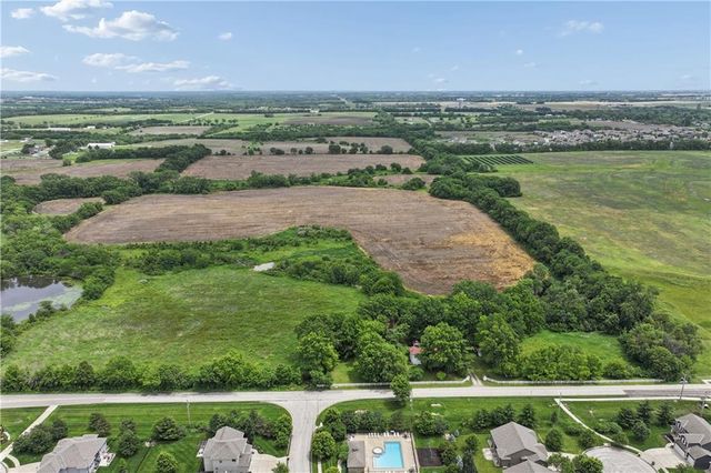 19411 S Ridgeview Road, Spring Hill, KS 66083