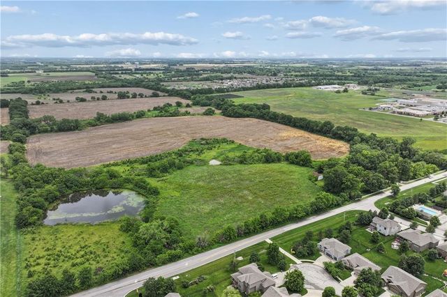 19411 S Ridgeview Road, Spring Hill, KS 66083