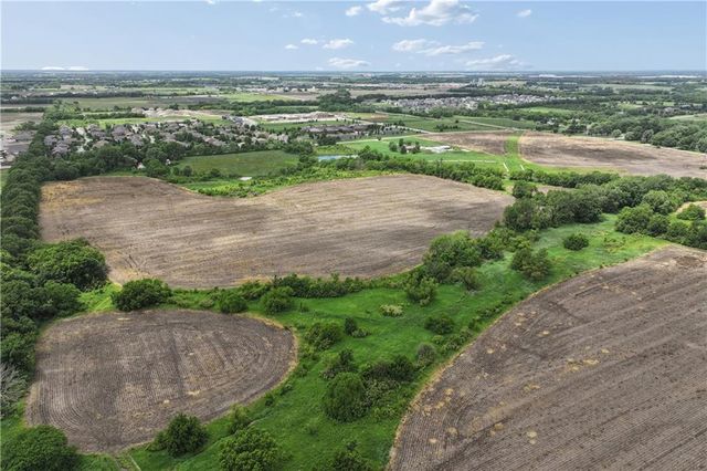 19411 S Ridgeview Road, Spring Hill, KS 66083