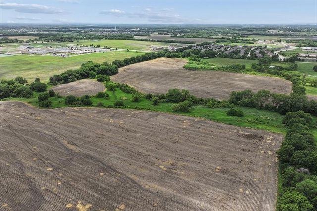 19411 S Ridgeview Road, Spring Hill, KS 66083