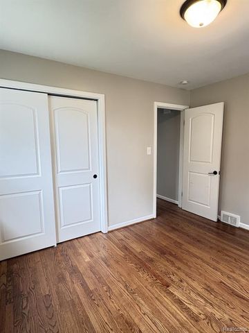 21707 Alger Street, Saint Clair Shores, MI 48080