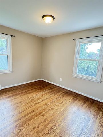 21707 Alger Street, Saint Clair Shores, MI 48080