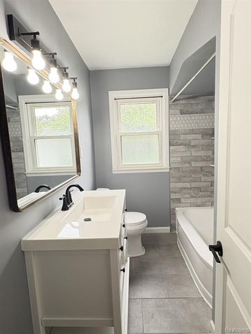 21707 Alger Street, Saint Clair Shores, MI 48080