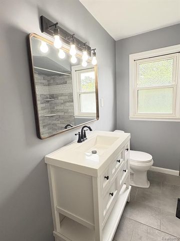 21707 Alger Street, Saint Clair Shores, MI 48080