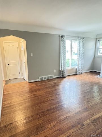 21707 Alger Street, Saint Clair Shores, MI 48080