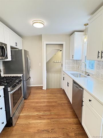 21707 Alger Street, Saint Clair Shores, MI 48080