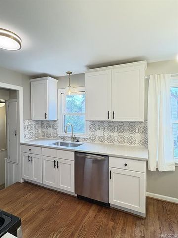 21707 Alger Street, Saint Clair Shores, MI 48080