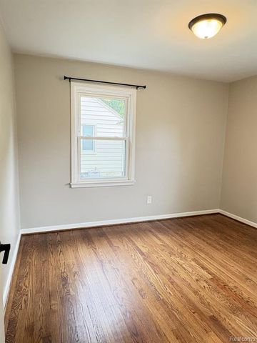 21707 Alger Street, Saint Clair Shores, MI 48080