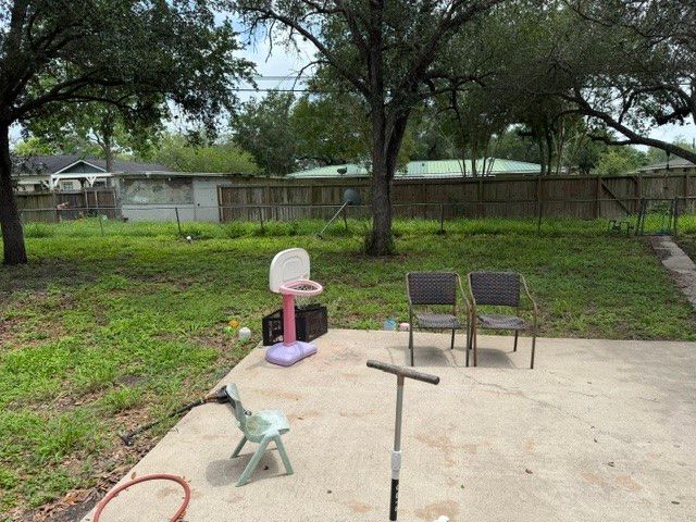 800 Lincoln St, Alice, TX 78332