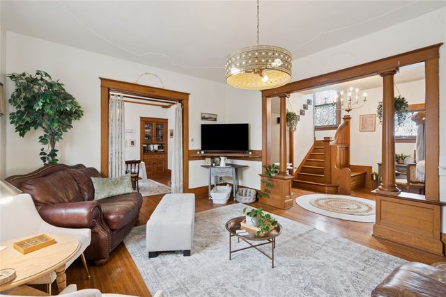 426 East Street, Grinnell, IA 50112