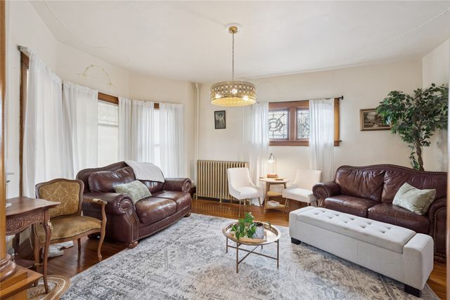 426 East Street, Grinnell, IA 50112