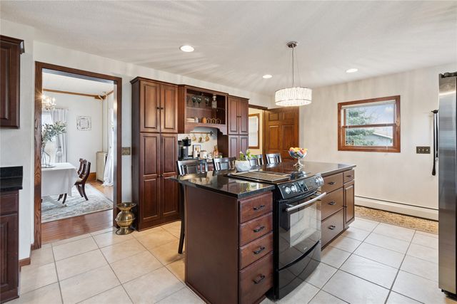 426 East Street, Grinnell, IA 50112