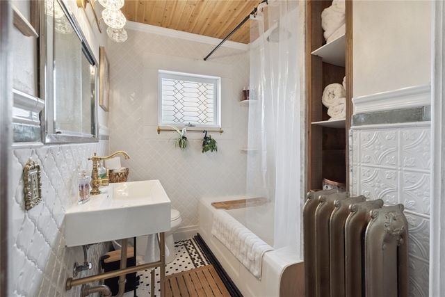 426 East Street, Grinnell, IA 50112