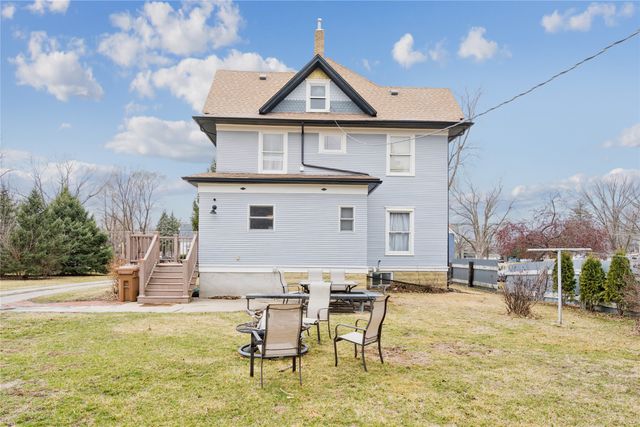 426 East Street, Grinnell, IA 50112