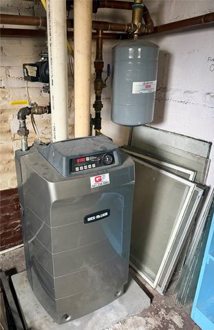 426 East Street, Grinnell, IA 50112