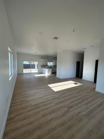 8225 Dogwood Avenue, California City, CA 93505
