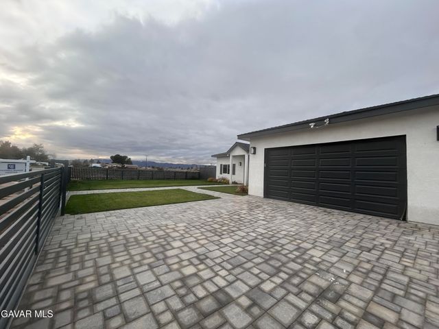 8225 Dogwood Avenue, California City, CA 93505