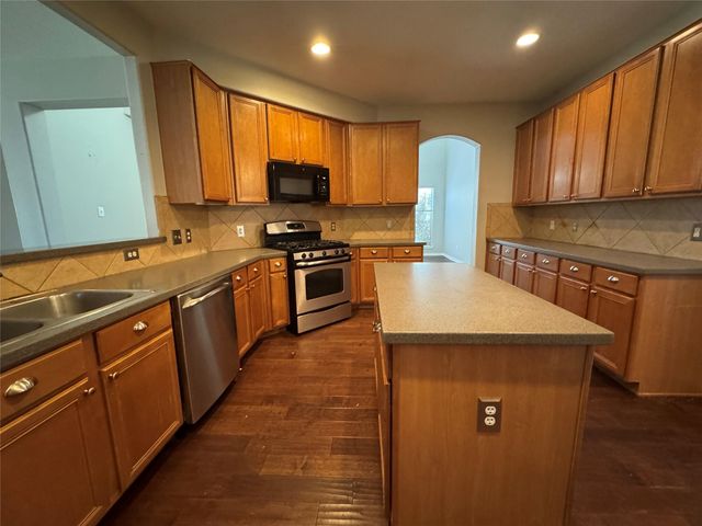 8530 Calverton Pines Lane, Houston, TX 77095