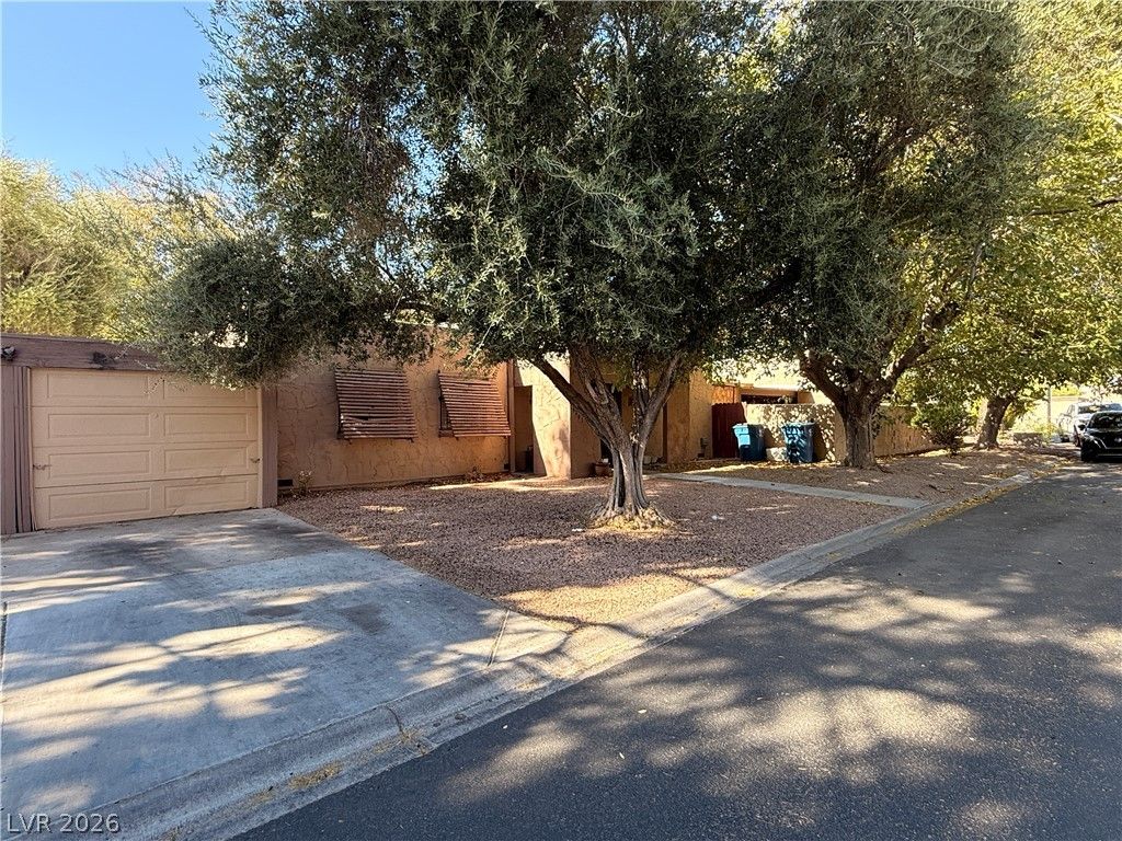 4241 Brockton Green Court, Las Vegas, NV 89110 — photo 2