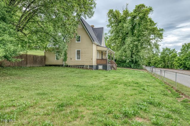 391 Railroad Street, Bluff City, TN 37618