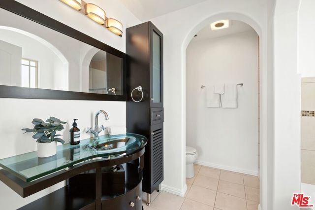 822 N Mccadden Place, Los Angeles, CA 90038