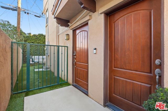 822 N Mccadden Place, Los Angeles, CA 90038