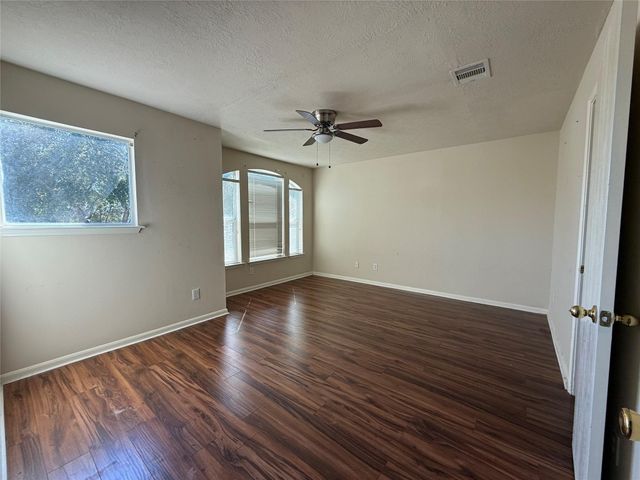 8615 Tartan Walk Lane, Houston, TX 77075