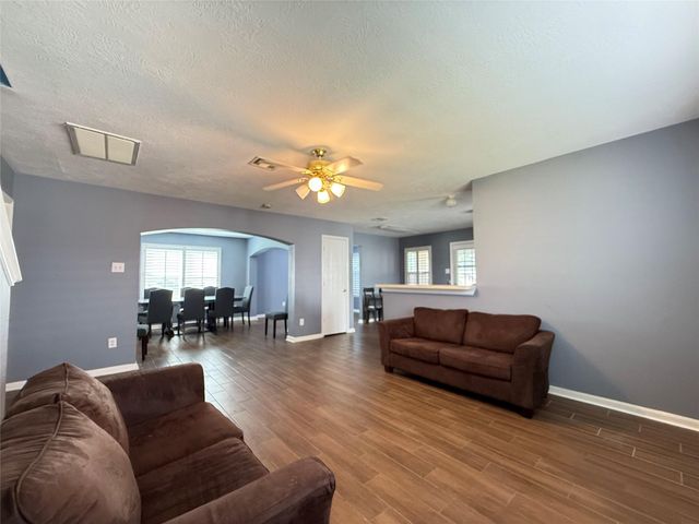 8615 Tartan Walk Lane, Houston, TX 77075