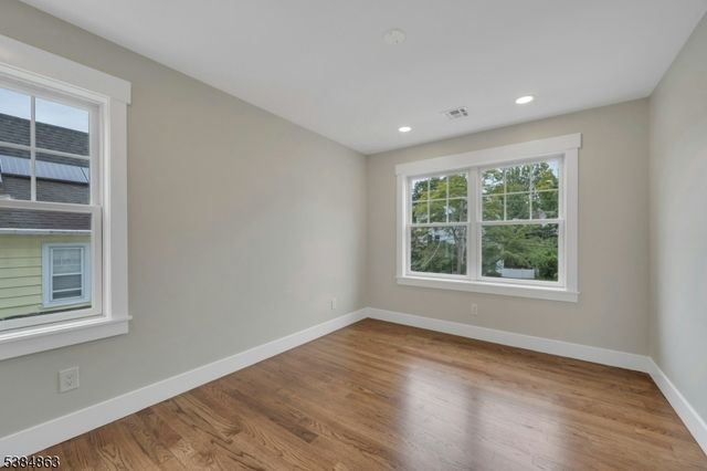 10 Henry St, Summit City, NJ 07901
