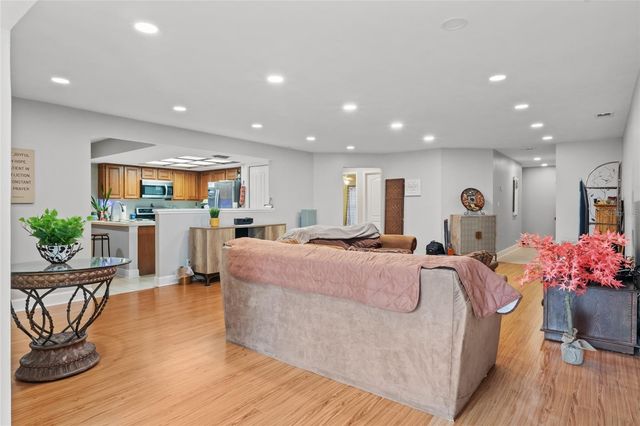 13140 VILLAGE CHASE CIRCLE, Tampa, FL 33618