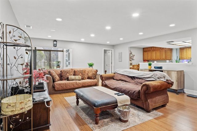 13140 VILLAGE CHASE CIRCLE, Tampa, FL 33618