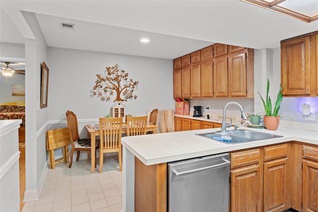 13140 VILLAGE CHASE CIRCLE, Tampa, FL 33618