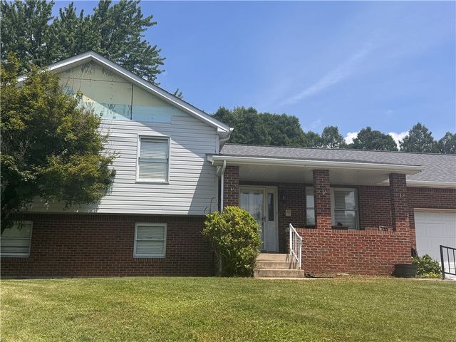 1308 Mckinley Dr, Jefferson Hills, PA 15025