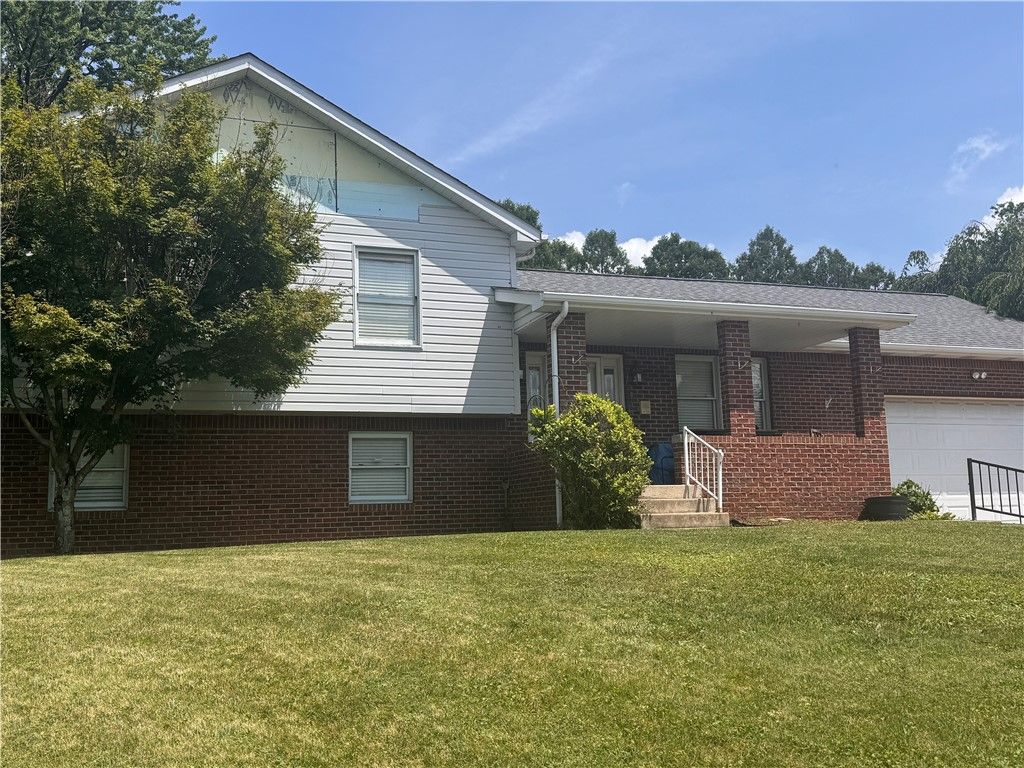 1308 Mckinley Dr, Jefferson Hills, PA 15025