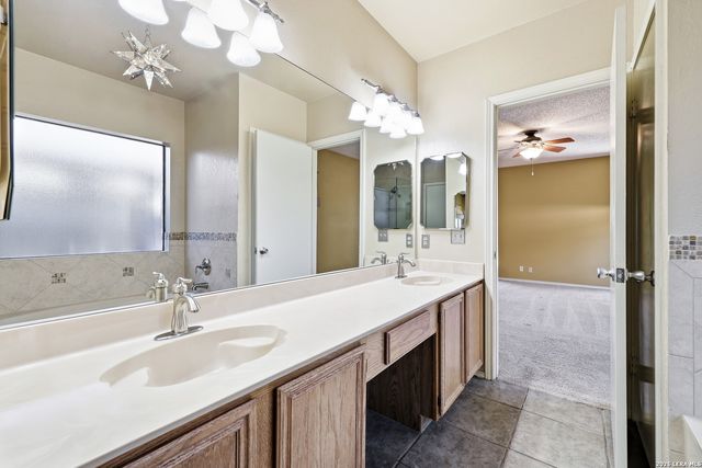 13735 Cedar Cyn, San Antonio, TX 78231