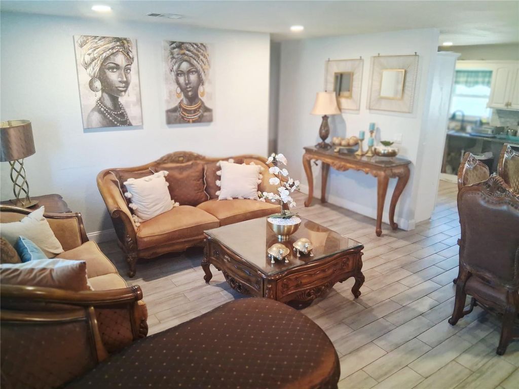 Image 3 of property listing at 1722 BONNEVILLE DRIVE, Orlando, FL 32826