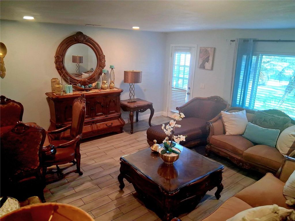 Image 4 of property listing at 1722 BONNEVILLE DRIVE, Orlando, FL 32826