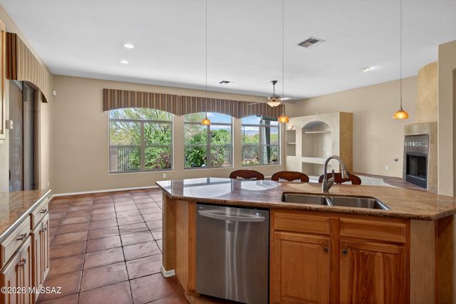 10831 S Heart Break Ridge Place, Vail, AZ 85641