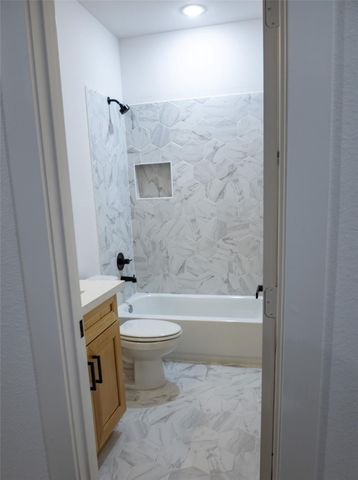 8805 Parkway Drive, Houston, TX 77088