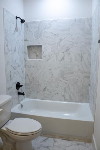 8805 Parkway Drive, Houston, TX 77088