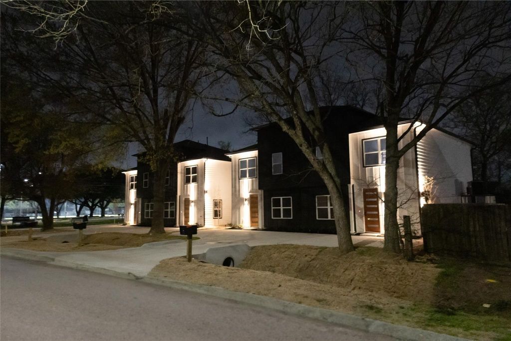 8805 Parkway Drive, Houston, TX 77088