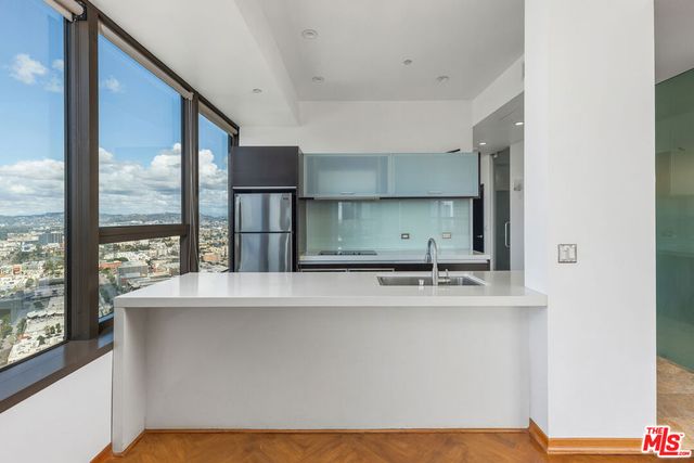 1100 Wilshire Boulevard 2911, Los Angeles, CA 90017