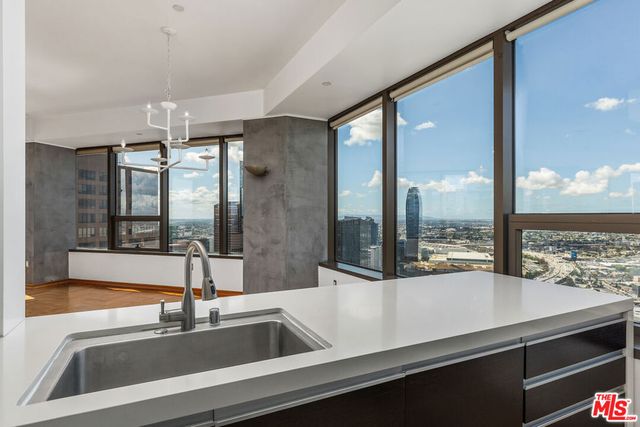 1100 Wilshire Boulevard 2911, Los Angeles, CA 90017