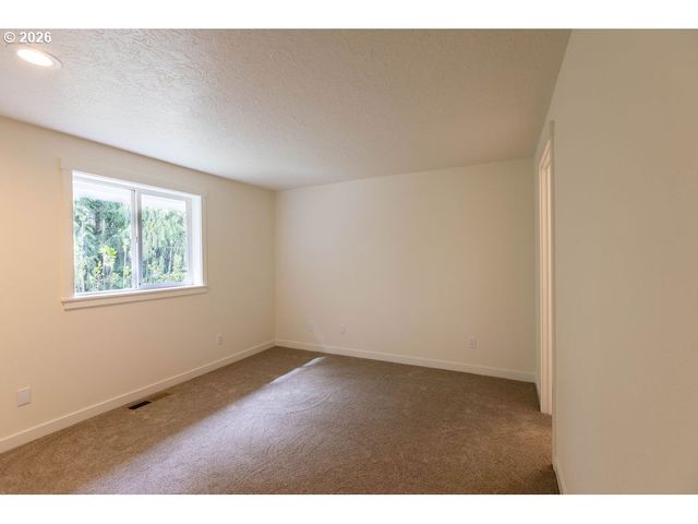 384 LOWER LAVISTA Ct, Salem, OR 97304