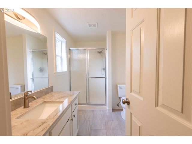 384 LOWER LAVISTA Ct, Salem, OR 97304