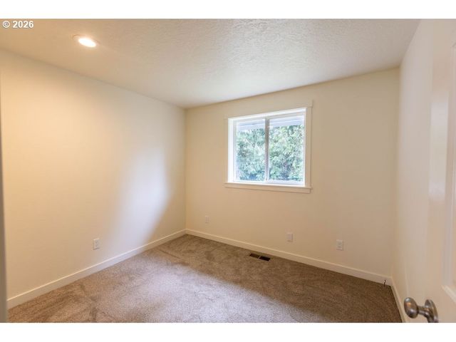 384 LOWER LAVISTA Ct, Salem, OR 97304