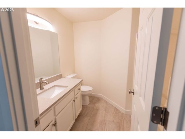 384 LOWER LAVISTA Ct, Salem, OR 97304