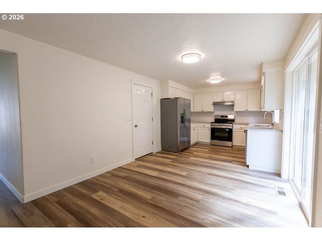 384 LOWER LAVISTA Ct, Salem, OR 97304